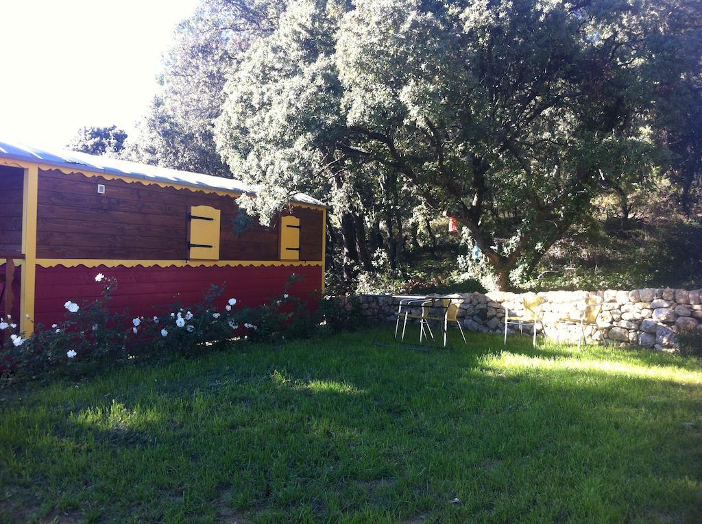 Domaine Les Perpetus Villa La Tour-dʼAigues Екстериор снимка